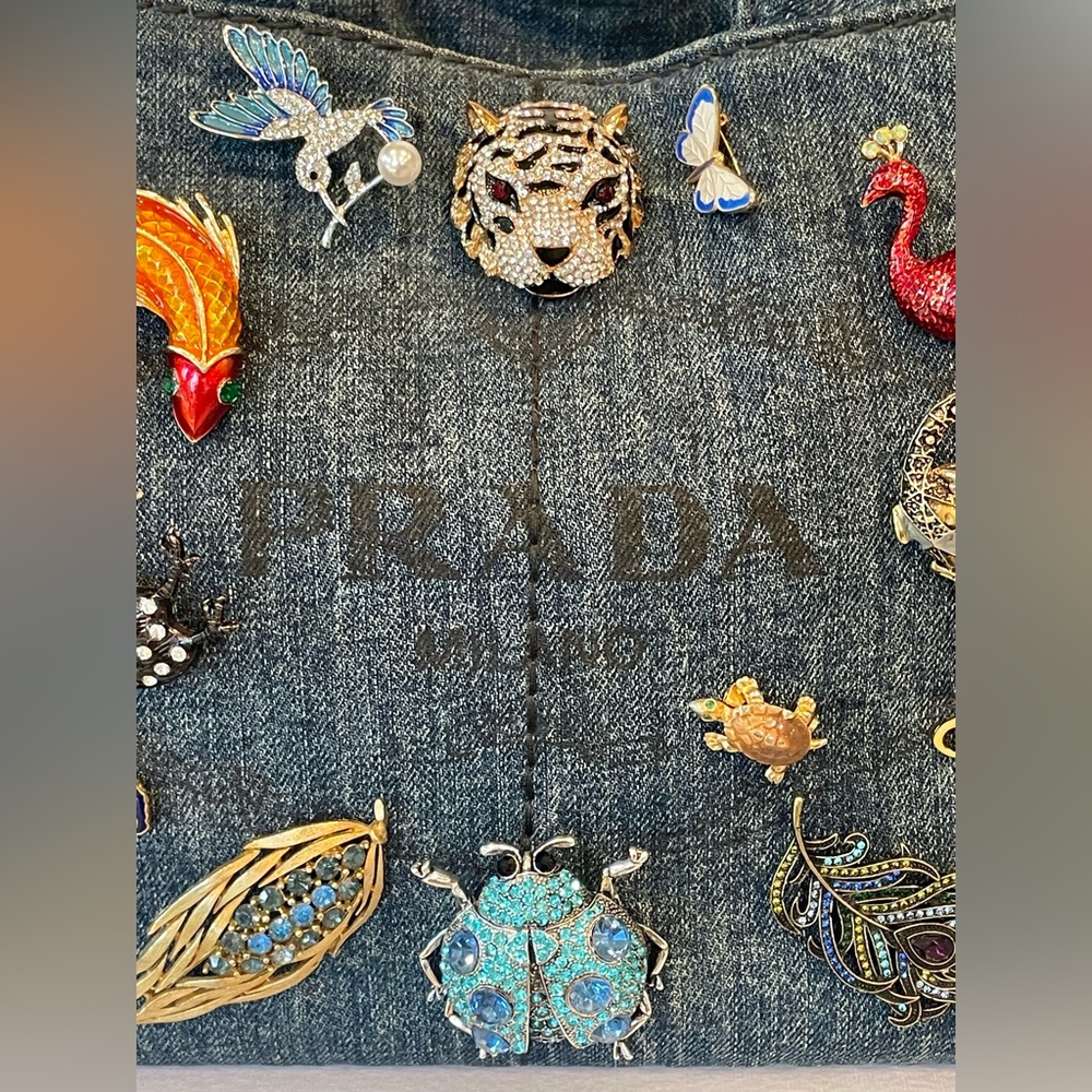 Prada Denim Canapa pre-owned tote embellished w/13 exotic animal brooches, L - Picture 12 of 16